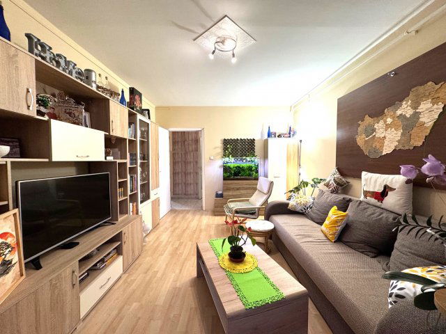 Eladó panellakás, Pécsett, Maléter Pál úton 49.9 M Ft