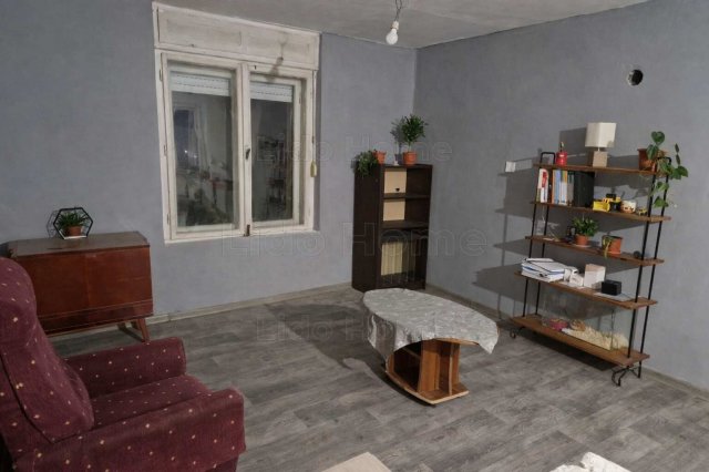 Eladó családi ház, Tabon 25.4 M Ft, 2 szobás