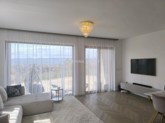 Eladó családi ház, Vácon 159.9 M Ft, 5 szobás