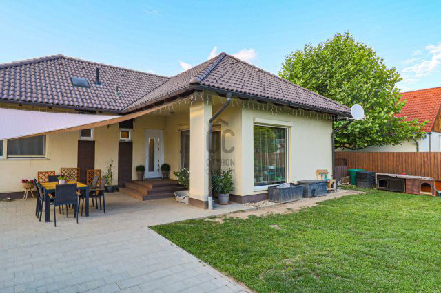 Eladó családi ház, Nagycenken 109.9 M Ft, 4 szobás