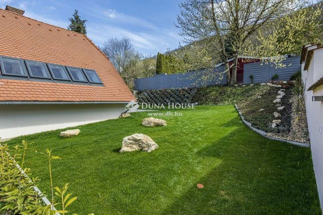 Eladó családi ház, Csobánkán 350 M Ft, 7 szobás