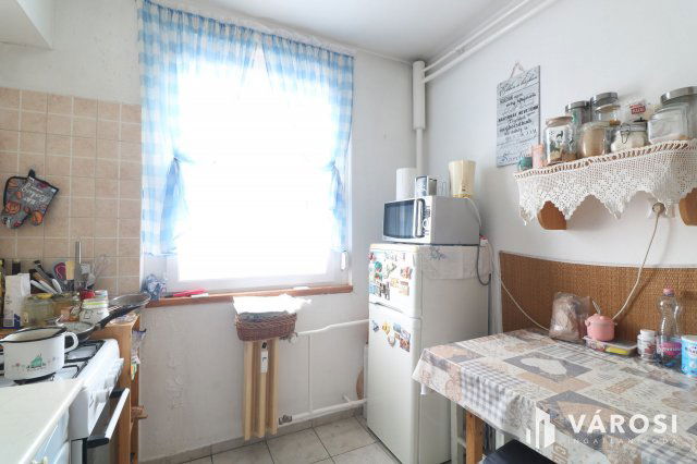 Eladó panellakás, Hódmezővásárhelyen 43.9 M Ft, 3 szobás