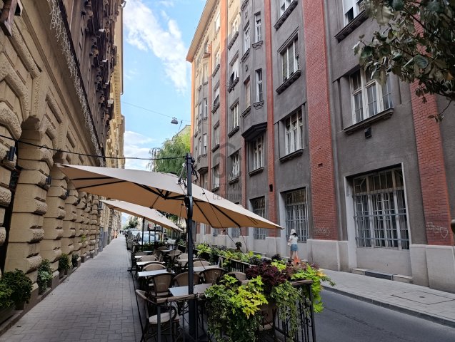 Eladó téglalakás, Budapesten, VI. kerületben 99 M Ft, 2 szobás