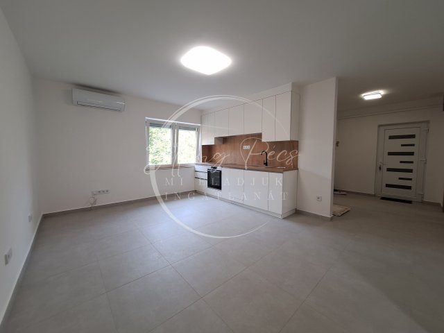 Eladó téglalakás, Pécsett, Mártírok útján 67.9 M Ft