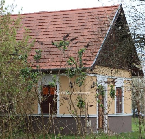 Eladó családi ház, Szalafőn 238 M Ft, 10+1 szobás