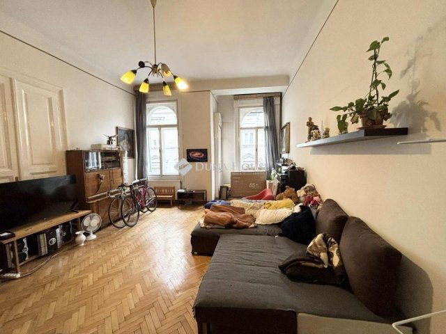 Eladó téglalakás, Budapesten, VI. kerületben 99.9 M Ft, 2 szobás