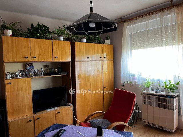 Eladó téglalakás, Egerben 32.9 M Ft, 2+1 szobás