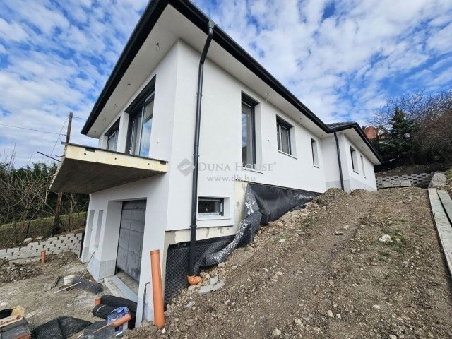 Eladó családi ház, Szentendrén 215 M Ft, 5 szobás