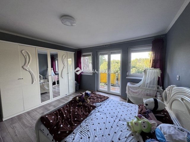 Eladó családi ház, Pécsett 84.99 M Ft, 4 szobás