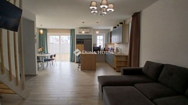 Eladó családi ház, Velencén 185 M Ft, 4 szobás