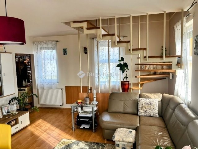 Eladó téglalakás, Pécsett 89 M Ft, 3 szobás