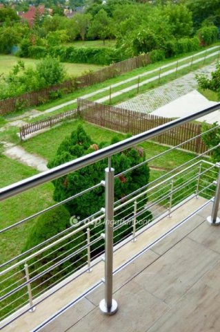 Eladó családi ház, Balatonfüreden 199.999 M Ft, 4+1 szobás