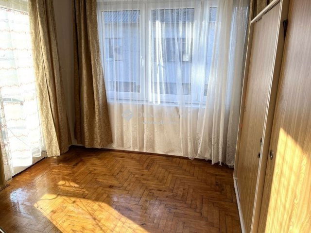 Eladó családi ház, Esztergomban 80 M Ft, 5 szobás