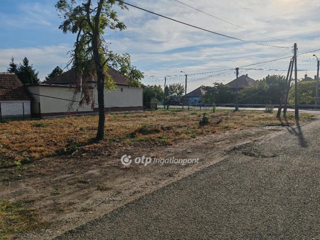 Eladó telek, Poroszlón 18.5 M Ft / költözzbe.hu