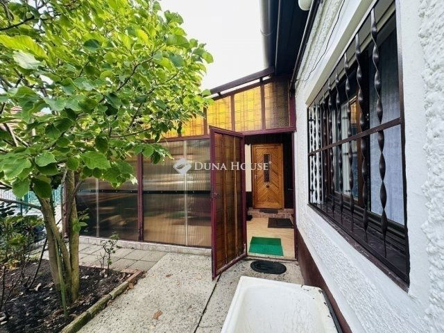 Eladó családi ház, Budapesten, IX. kerületben 63.9 M Ft