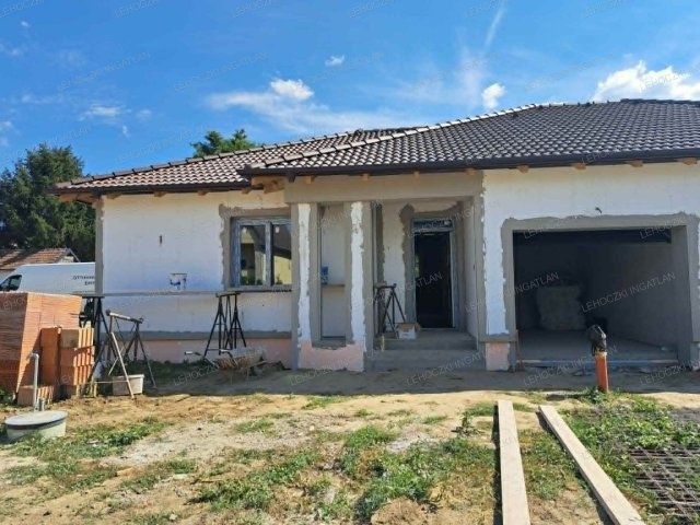 Eladó ikerház, Nyírpazonyon 75.99 M Ft, 4 szobás