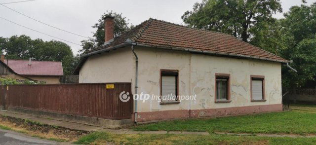 Eladó családi ház, Tiszaföldváron 7.5 M Ft, 3 szobás