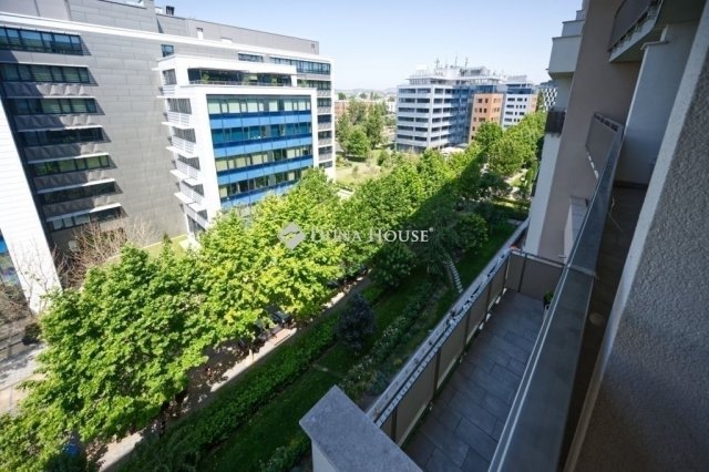 Eladó téglalakás, Budapesten, XI. kerületben 76.9 M Ft, 1 szobás