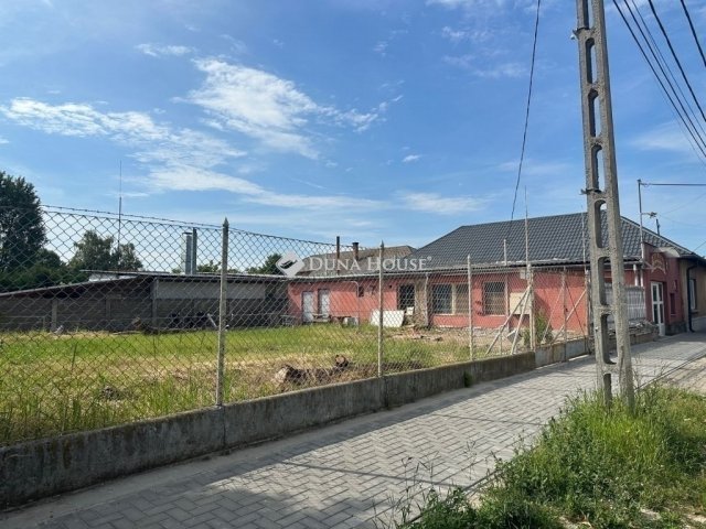 Eladó családi ház, Vecsésen 50 M Ft, 1 szobás