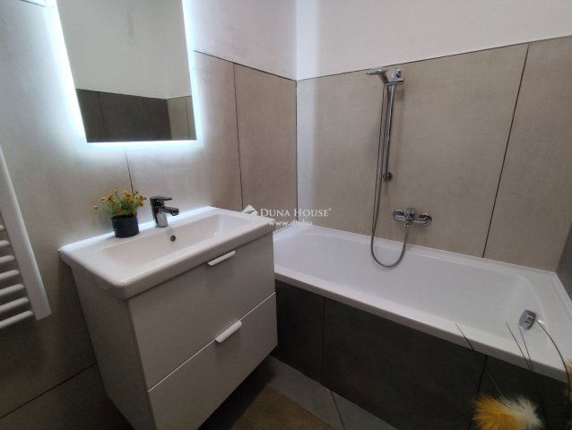 Eladó téglalakás, Budapesten, XIII. kerületben 77.5 M Ft