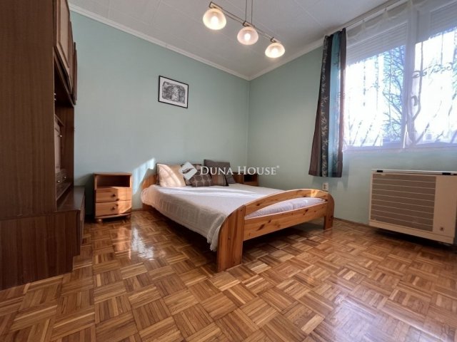 Eladó téglalakás, Veszprémben 56.9 M Ft, 2 szobás