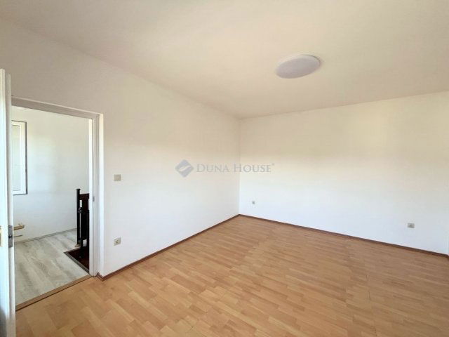 Eladó családi ház, Katafán 64.9 M Ft, 7 szobás