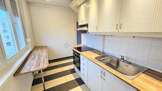 Kiadó panellakás, albérlet, Szigetszentmiklóson, Szent Miklós útján