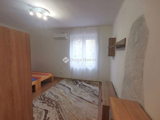 Eladó téglalakás, Lábatlanon 26.9 M Ft, 1 szobás