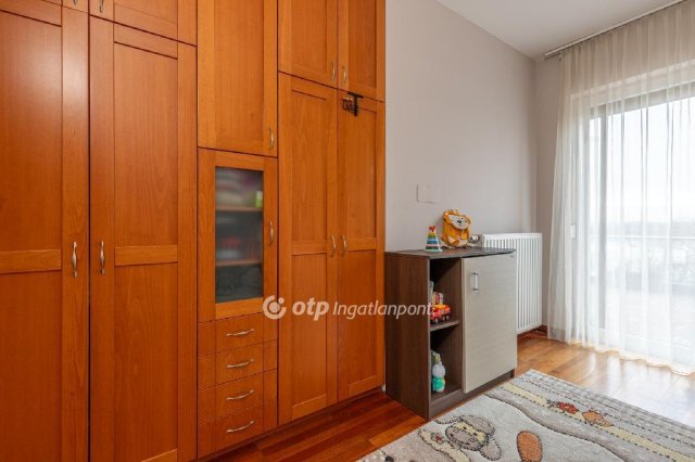 Eladó nyaraló, Budapesten, III. kerületben 209 M Ft, 3 szobás