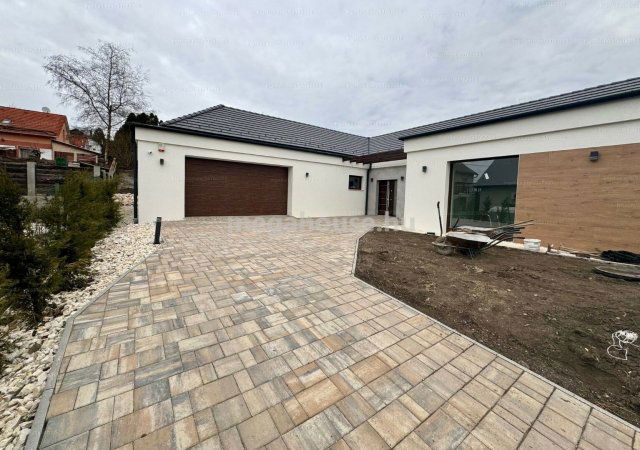 Eladó családi ház, Biatorbágyon 270 M Ft, 5+1 szobás