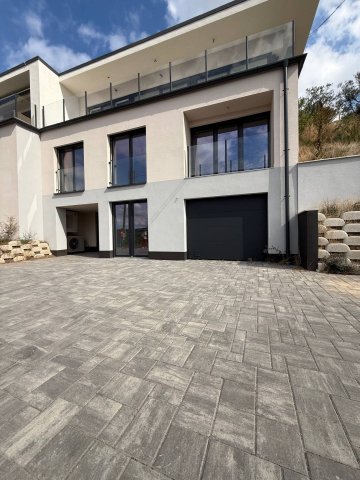 Eladó téglalakás, Pécsett 149.9 M Ft, 5 szobás