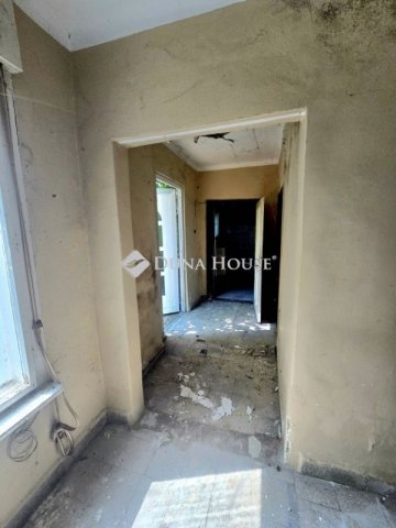 Eladó családi ház, Pécsett 19.9 M Ft, 5 szobás