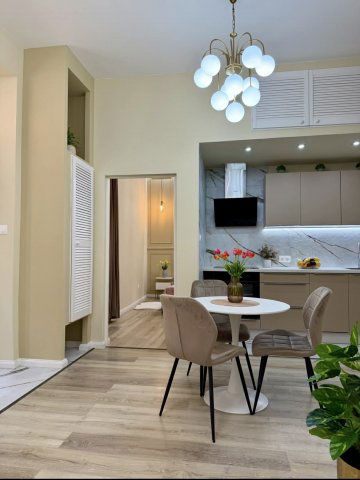 Eladó téglalakás, Budapesten, VII. kerületben, Klauzál téren