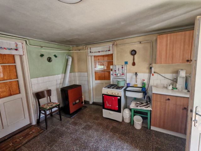 Eladó családi ház, Cereden 33 M Ft, 6 szobás