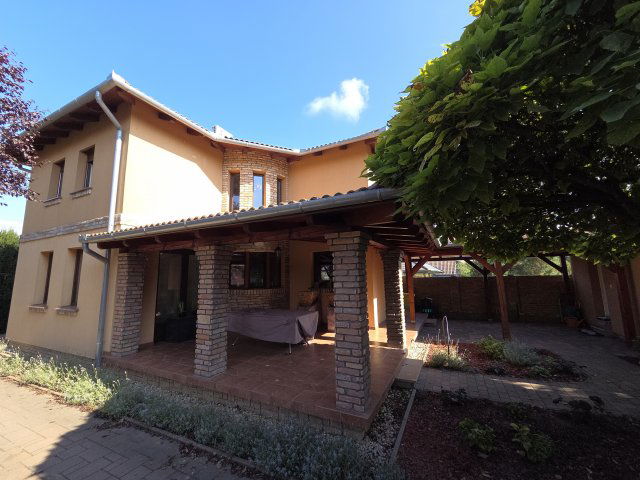 Eladó családi ház, Ordacsehin 118.6 M Ft, 5 szobás