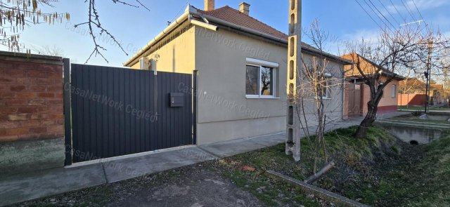 Eladó családi ház, Cegléden 65 M Ft, 3 szobás