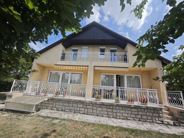 Eladó családi ház, Balatonalmádiban 109.9 M Ft, 4 szobás