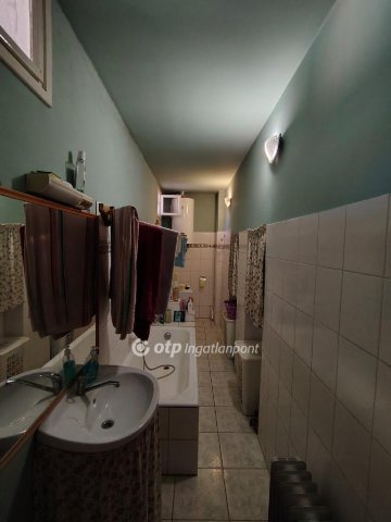 Eladó családi ház, Császártöltésen 23 M Ft, 4 szobás