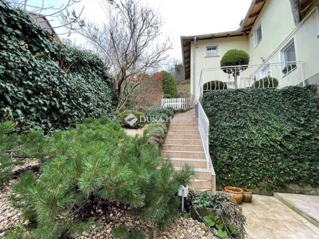 Kiadó téglalakás, albérlet, Pécsett 531 E Ft / hó, 4 szobás