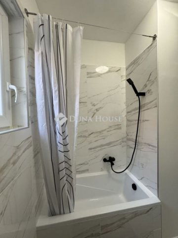 Eladó téglalakás, Veszprémben 69.9 M Ft, 2 szobás