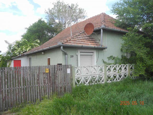 Eladó családi ház, Tiszapüspökin, Deák Ferenc utcában 4.6 M Ft