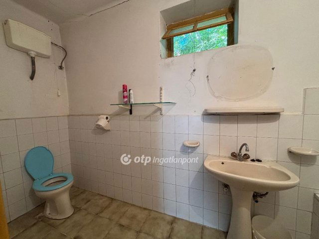 Eladó családi ház, Bakonyságon 21.9 M Ft, 2 szobás