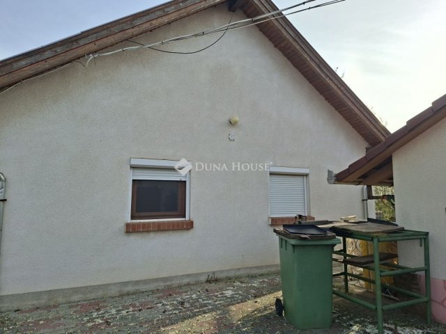 Eladó családi ház, Szentesen 95 M Ft, 2 szobás
