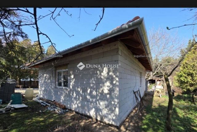 Eladó családi ház, Dunakeszin 70 M Ft, 2 szobás