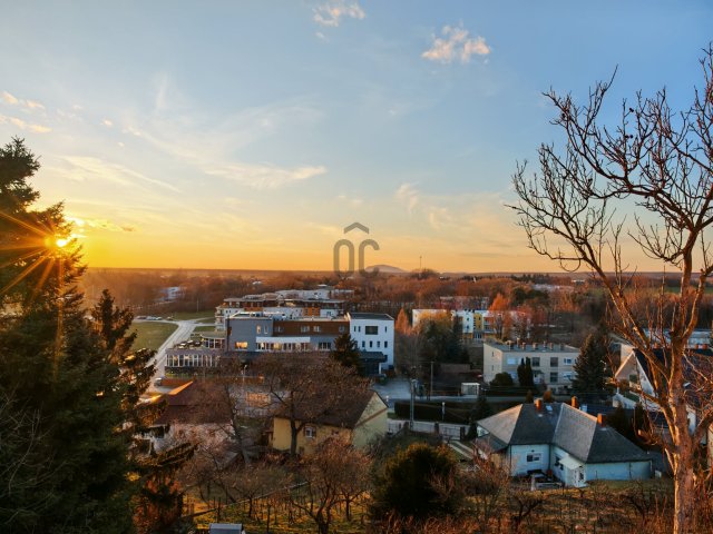 Eladó családi ház, Ajkán 52.7 M Ft, 4 szobás