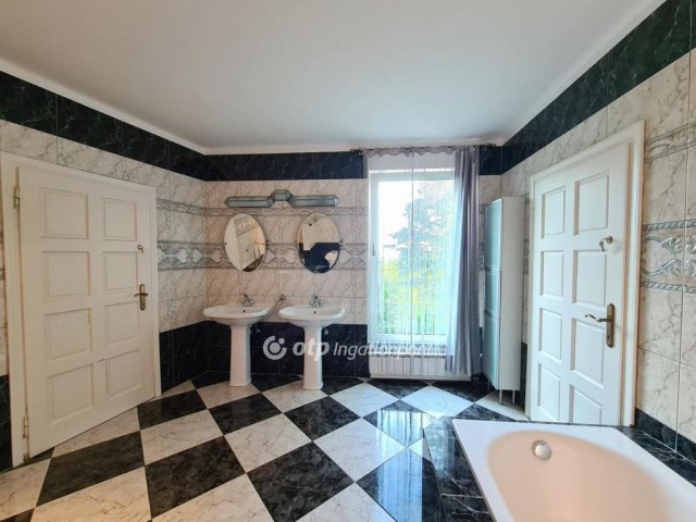 Eladó családi ház, Budapesten, XII. kerületben 549.9 M Ft