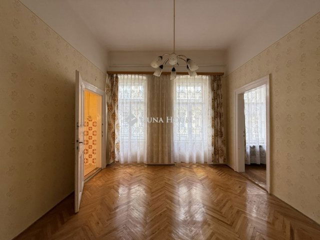 Eladó téglalakás, Budapesten, VI. kerületben 61.9 M Ft, 2 szobás