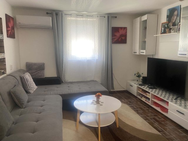 Eladó családi ház, Versegen 28.5 M Ft, 1+1 szobás