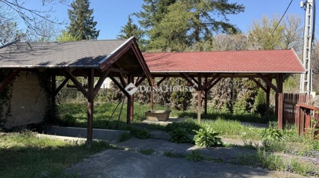 Eladó családi ház, Esztergomban 66.9 M Ft, 3 szobás