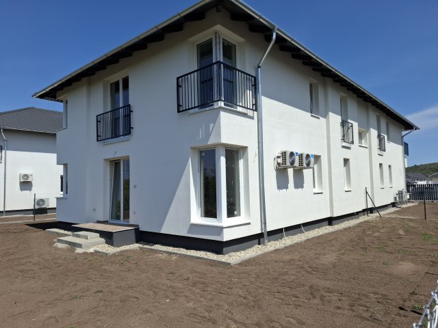 Eladó téglalakás, Mendén 74.9 M Ft, 4 szobás